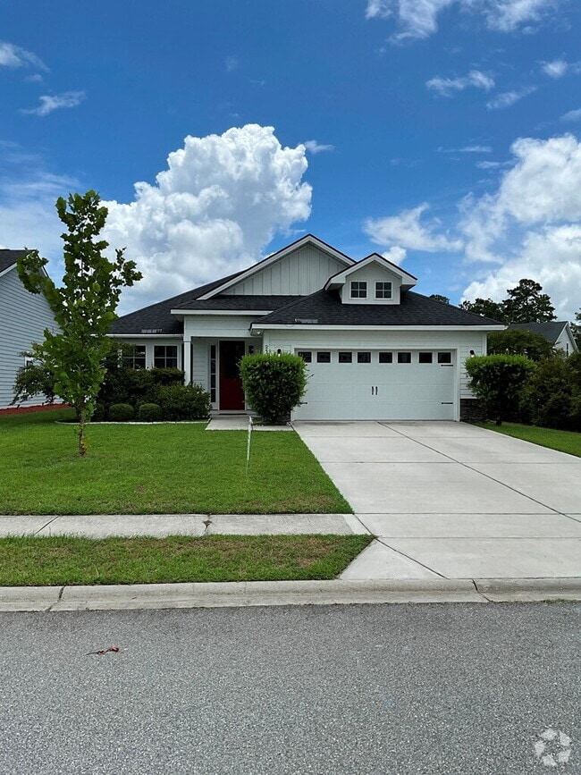 Building Photo - "Spacious 4-Bed Oasis with Stunning Lake V... Rental