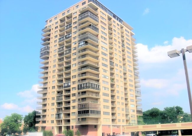 Building Photo - 1203 River Rd Unit 20G