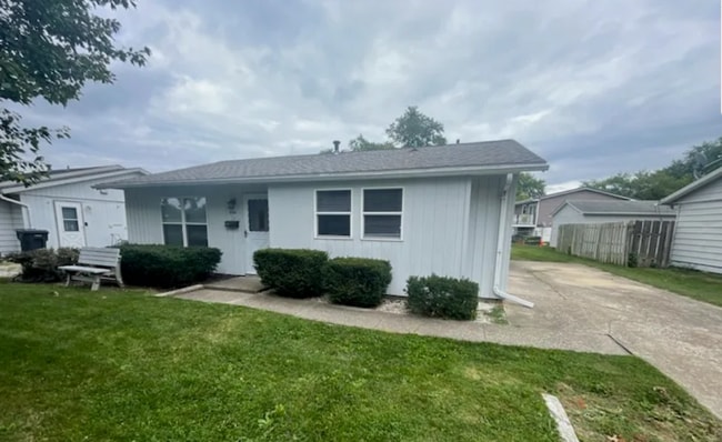 Building Photo - A/O School District! 3 bedroom, 1 bath Rental