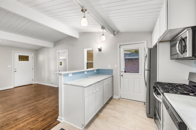 Photo - 1185 Oakfield Dr SE