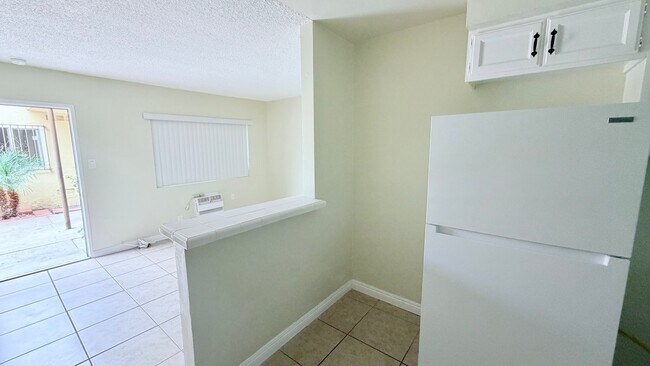 Photo - 810 W Duarte Rd
