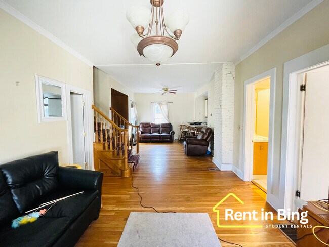 Photo - 27 Oak St Unit Full House