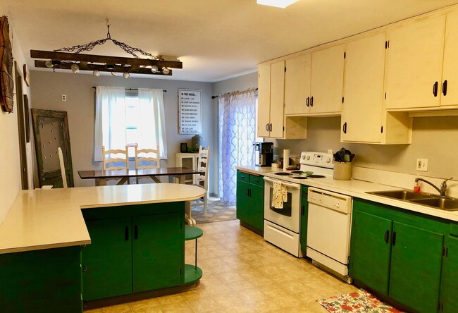 Photo - Delightful Sherwood Home!