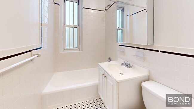 Photo - 1 Jane St Unit 3 E