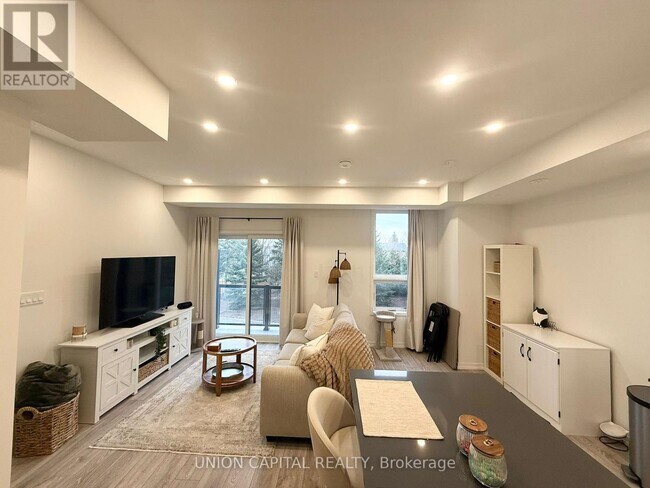 Photo - 24 Lytham Grn Cir