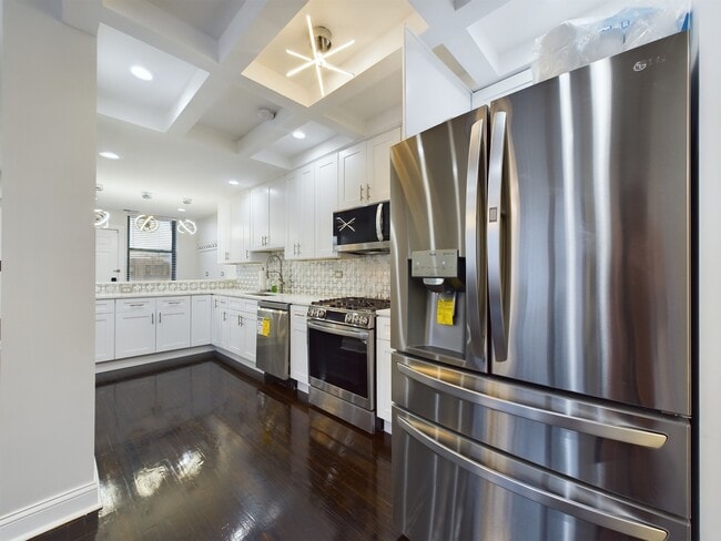 Photo - 5005 S Prairie Ave Unit 5005C