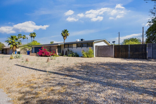 Building Photo - 4213 E Sahuaro Dr