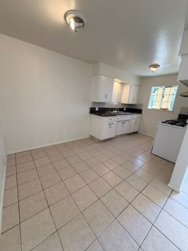 1901 Buena Vista St Unit C