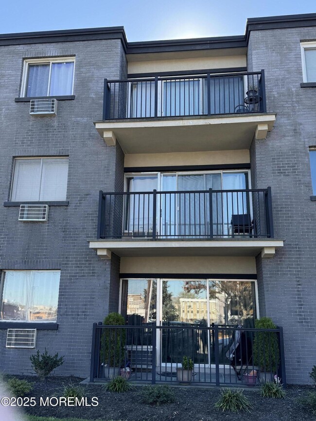 Photo - 21 Leroy Pl Unit 3F