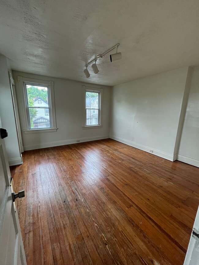 Photo - 2334 Victor St