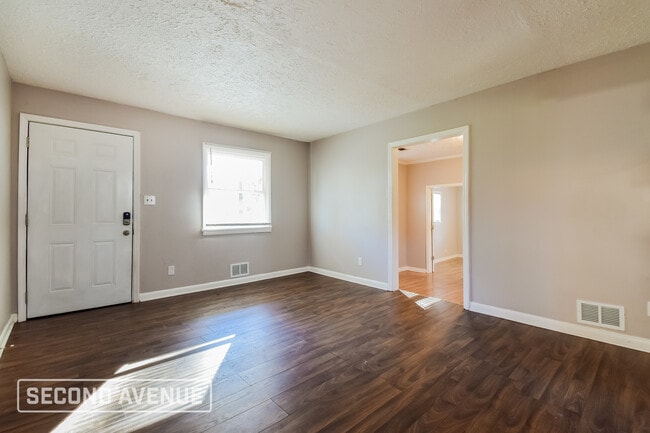 Photo - 152 Ruzelle Dr SE