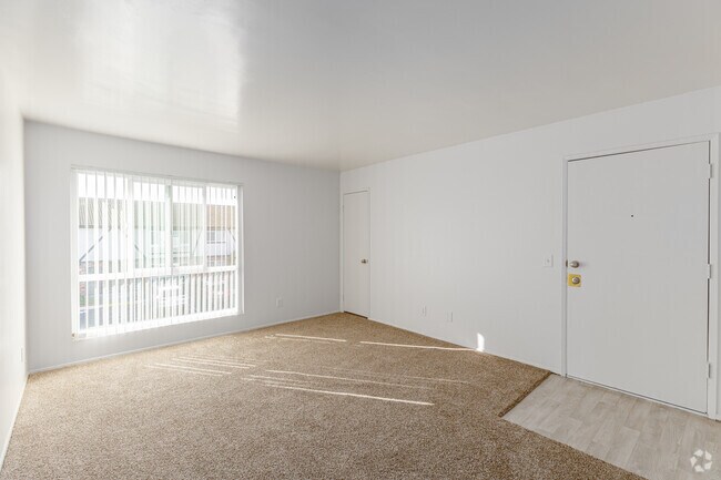 1BR, 1BA - 650SF - Living Room