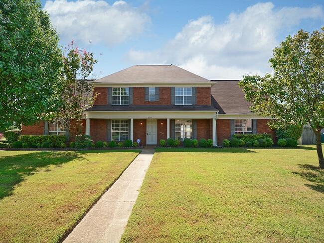 Building Photo - 5 Bed, 3.5 bath over 3300 square feet with 2 master suites near Hacks Cross and 385