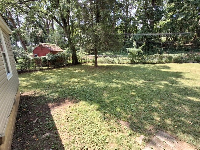 Photo - 825 Crestline Cir NW