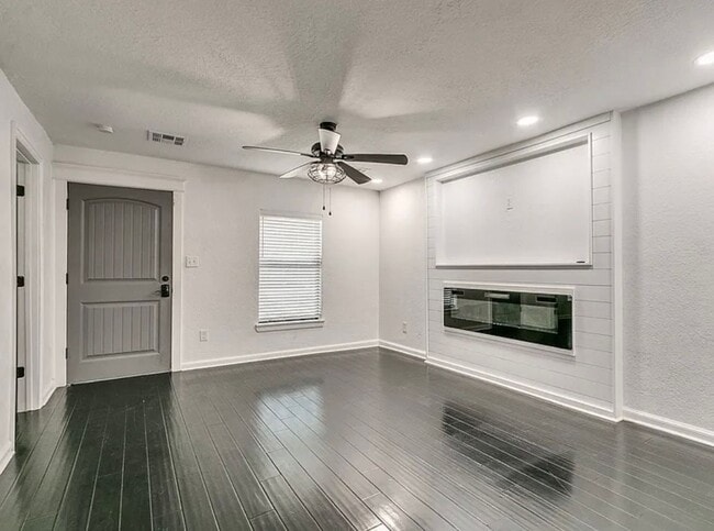 Photo - Fully Remolded 2bed/2bath with a Versatile...