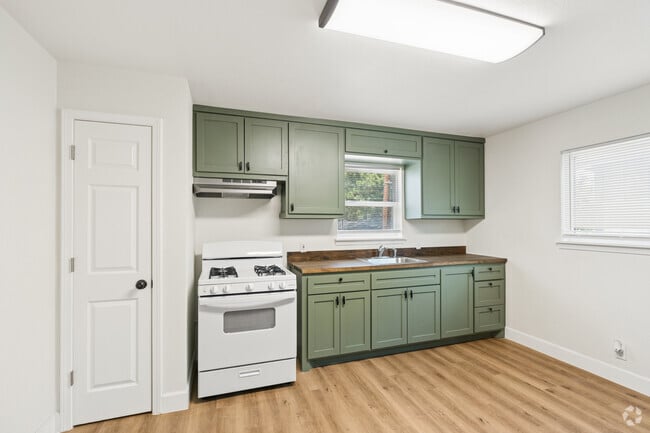 2BR, 1BA A - 950SF - Kitchen