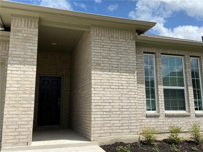 Photo - 481 Leadtree Loop