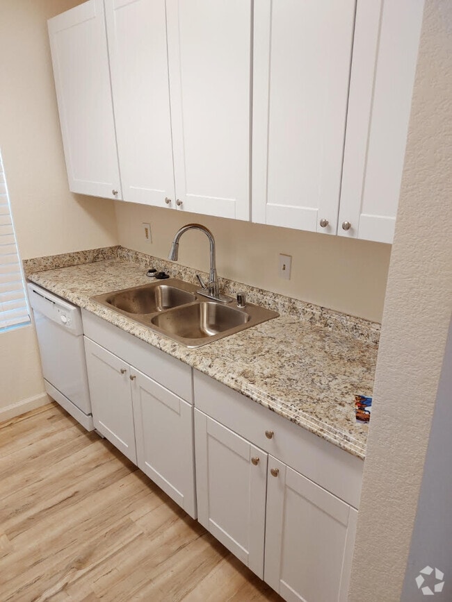 Building Photo - 405 N Lincoln Way Rental