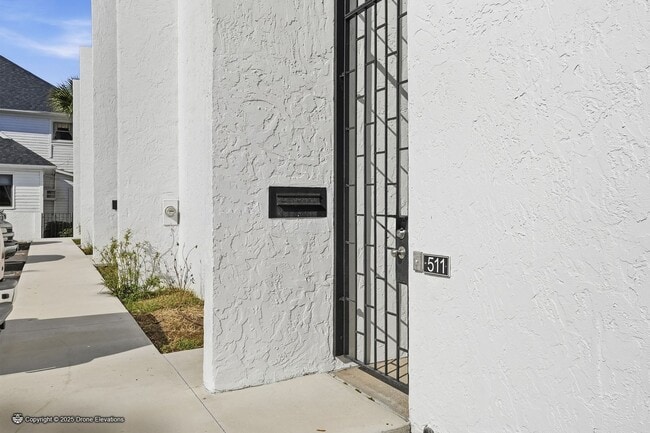 Photo - DOWNTOWN ~ Luxury Gene Leedy Townhouse ~ with Community Pool