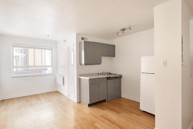 Photo - 25 Av des Pins O Unit 437