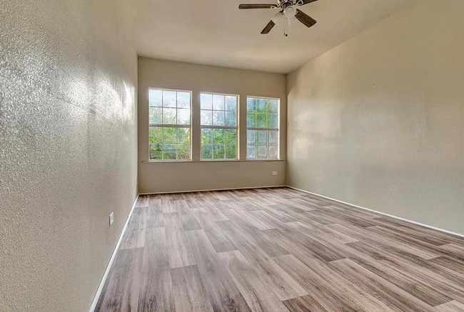 Photo - Cute 3 Bedroom 2 Bathroom Home! Available Now