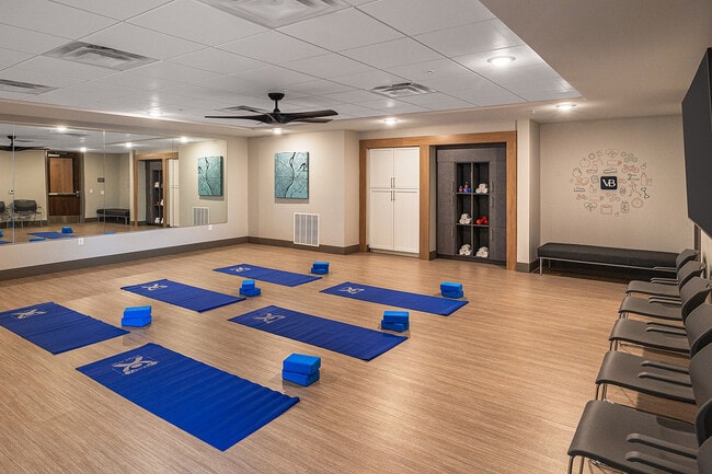VivaBeneStPeters - Estudio de yoga - Viva Bene 55+ Active Adult Apartment Homes