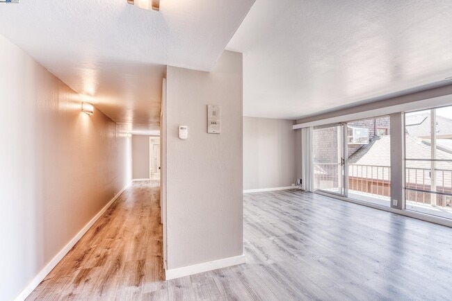 Photo - 3815 Harrison St Unidad 103