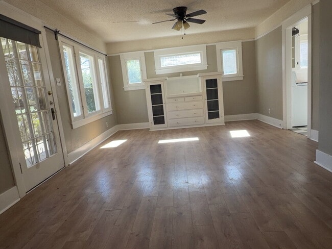 Photo - "Charming Riverside Retreat: Cozy 2-Bedroom Home with Modern Comforts!"