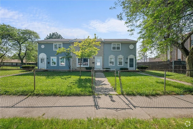 Building Photo - Lovely 2-Bedroom Townhouse in Central Toledo