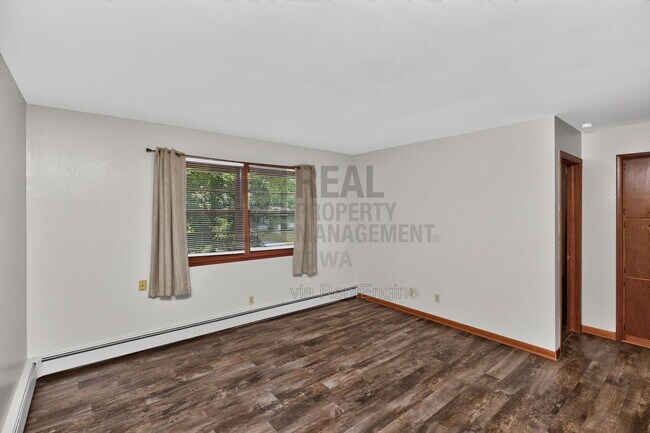 Photo - 310 E 5th St Unit 3