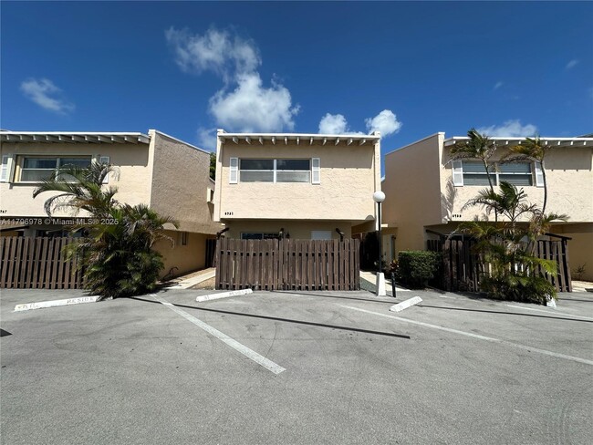 Building Photo - 8931 NE 4th Avenue Rd Rental