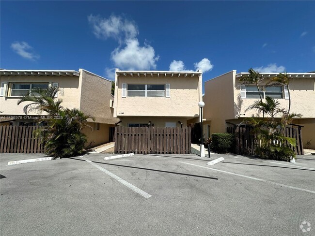 Building Photo - 8931 NE 4th Avenue Rd Rental