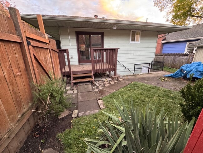 Backyard South Facing - 2646 NW 64th St Unidad #A