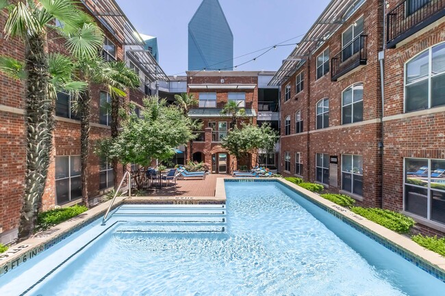 Resort-style Swimming Pool with Sundeck - 1001 Ross Apartments