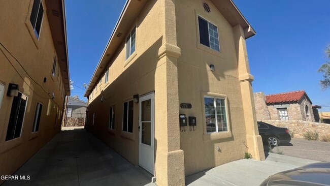 Building Photo - 2717 Idalia Ave Unit B