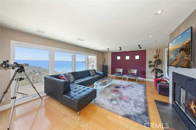 Photo - 661 Nyes Pl