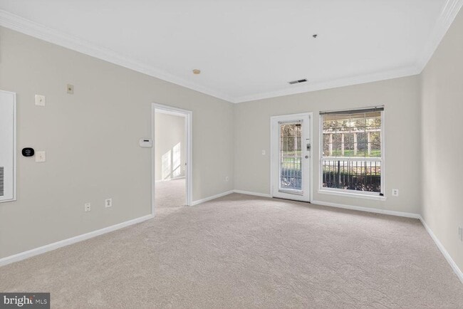 Building Photo - 4860 Eisenhower Ave Unit 190