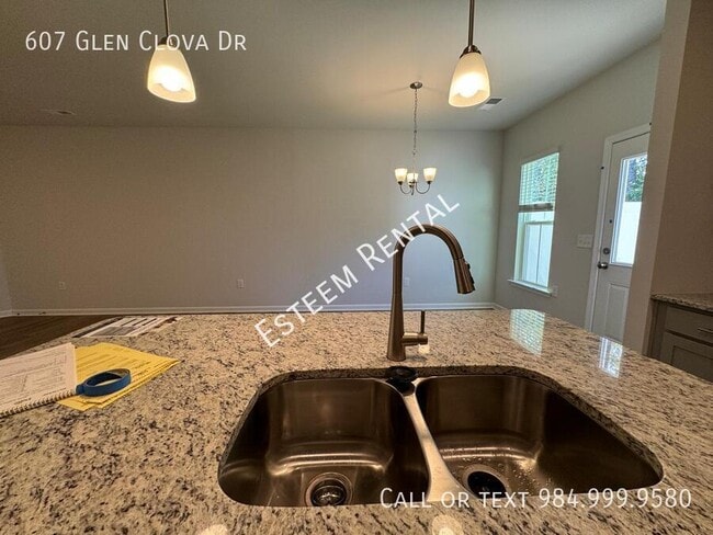 Photo - 607 Glen Clova Dr