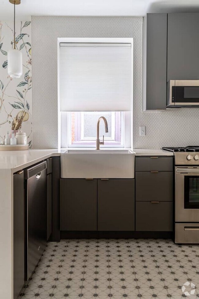 Building Photo - University City Living Unit APT 1