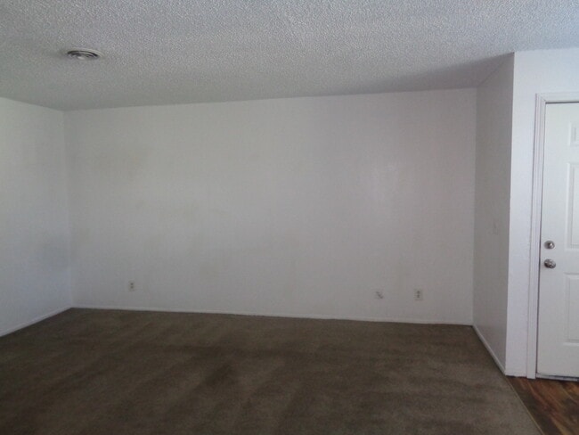 Photo - 1332 Hobart Dr Unit 4