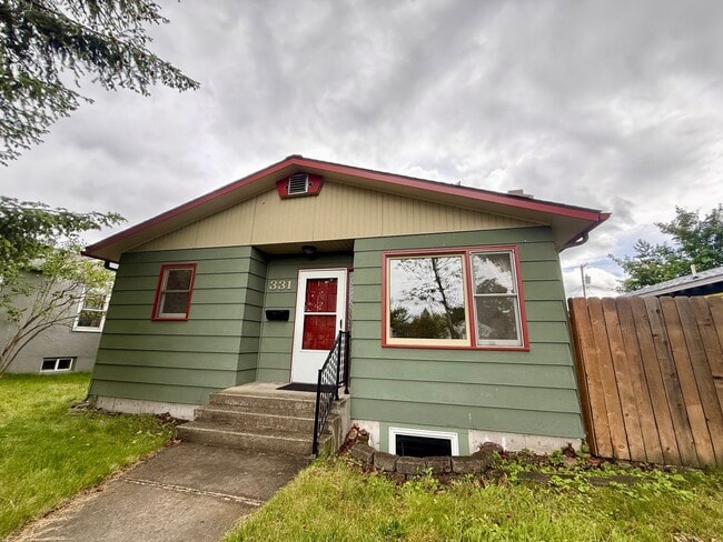 Building Photo - Lovely 4 Bed 2 Bath Home in Lewis & Clark Neighborhood!