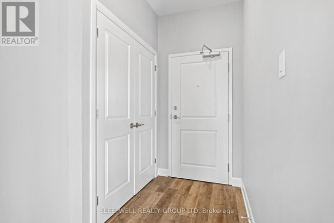 Photo - 979 N Russell Rd Unité 305