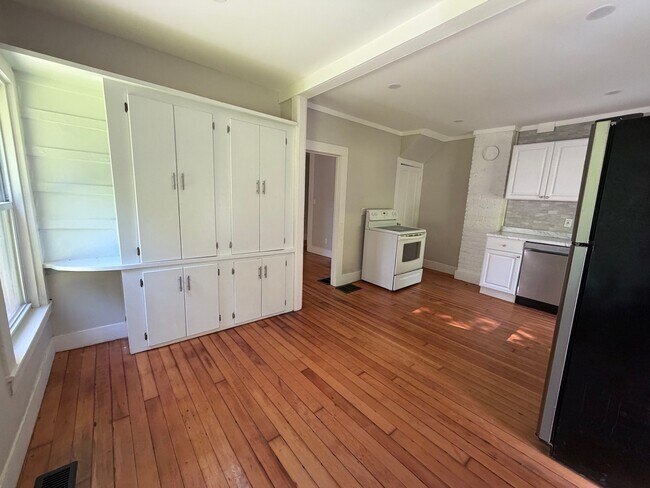 Photo - 30 Edgewood St Unit B