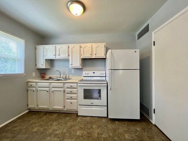 Photo - 703 W Main St Unidad WM703B