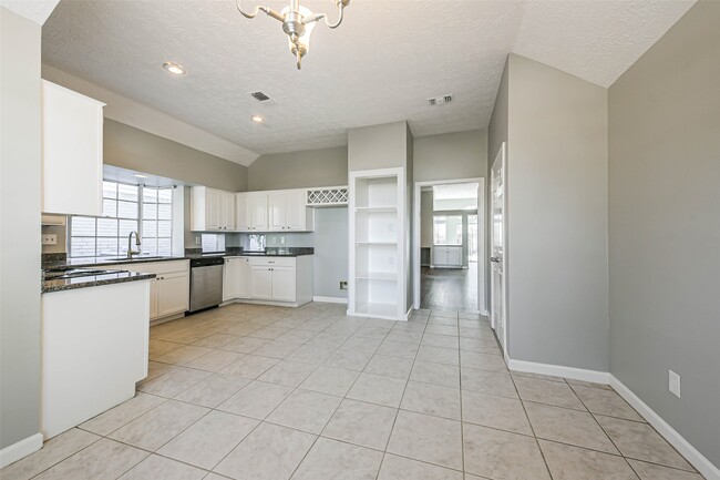 Building Photo - 5507 Village Springs Dr