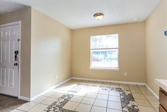 Photo - 2409 Mc Quade St