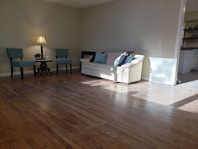 Photo - 1405 Reetz Rd