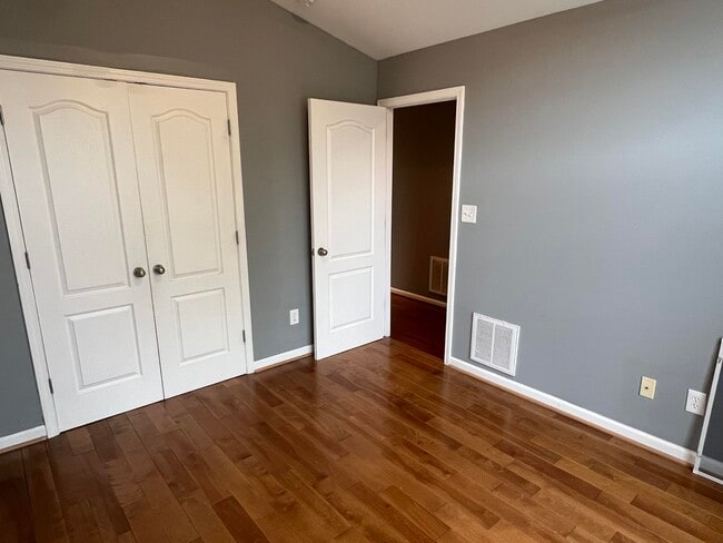Photo - 221 Old Woolen Mill Ln