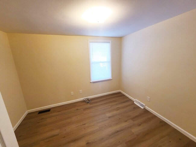 Dormitorio 2 - 137 Long Hill Ave