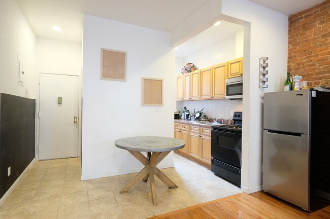 Photo - 744 9th Ave